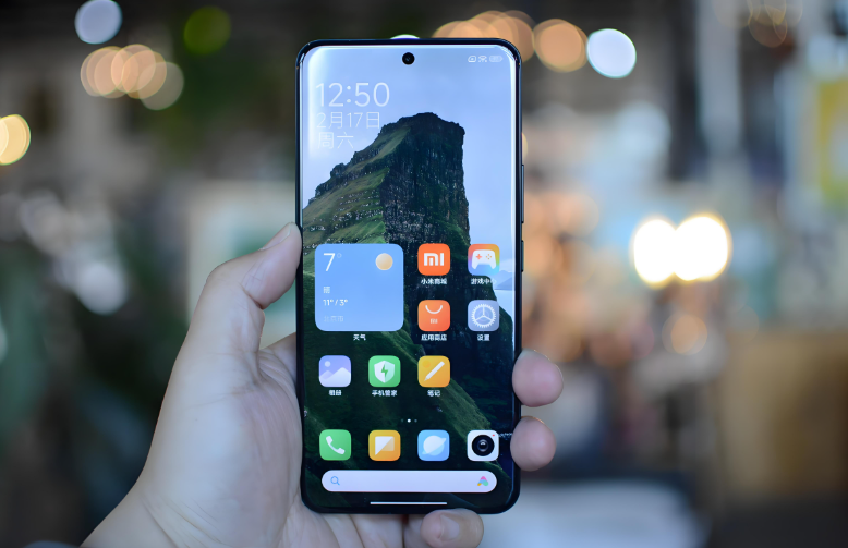 小米15 Ultra长焦体积碾压iPhone16机皇 业界最强