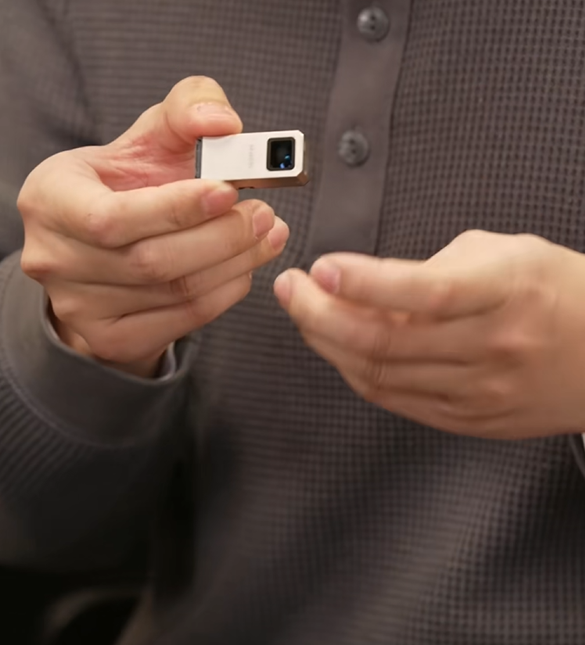 小米15 Ultra长焦体积碾压iPhone16机皇 业界最强